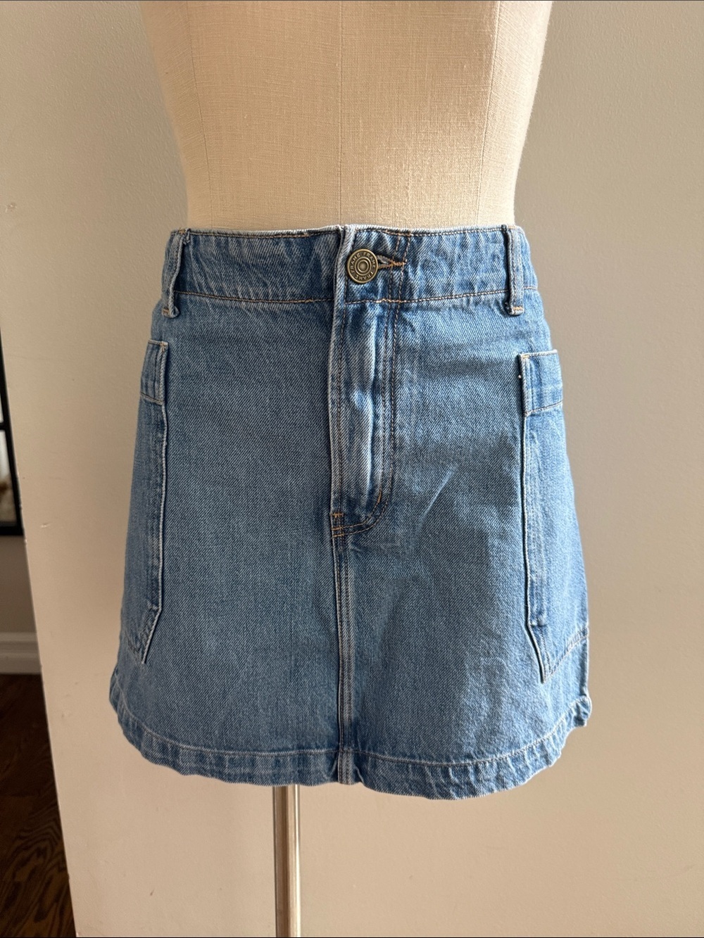 FRAME Denim Mini Blue Jean Skirt Size 30 Side Pockets Retail $228